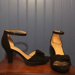 Naturalizer black heels